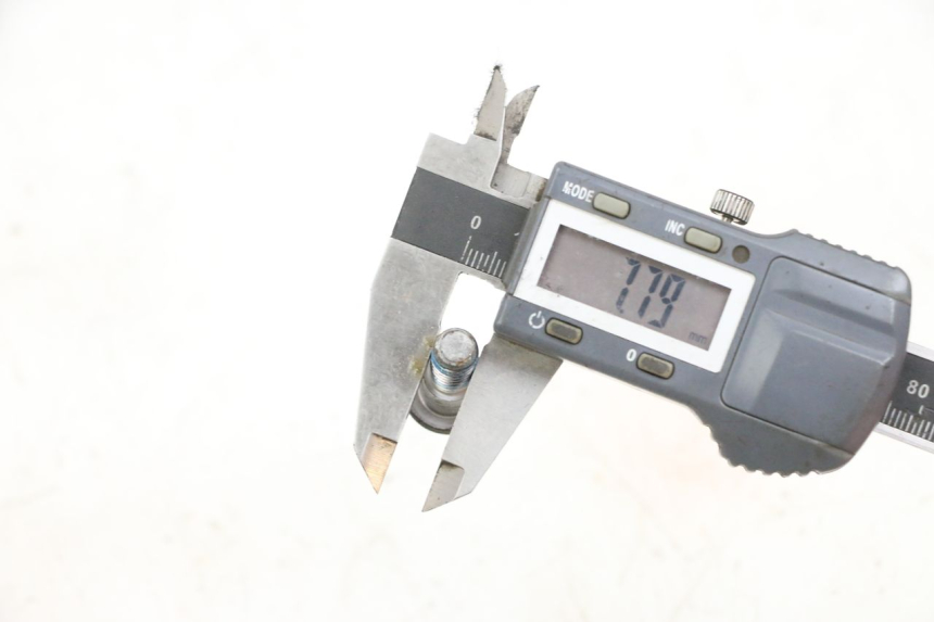 photo de BRAKE DISC BOLT SUZUKI BURGMAN 650 (2013 - 2020) - Zoom on usage condition