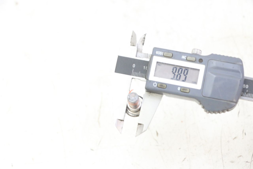 photo de BRAKE DISC BOLT HONDA CBF 500 (2004 - 2007) - Zoom on usage condition