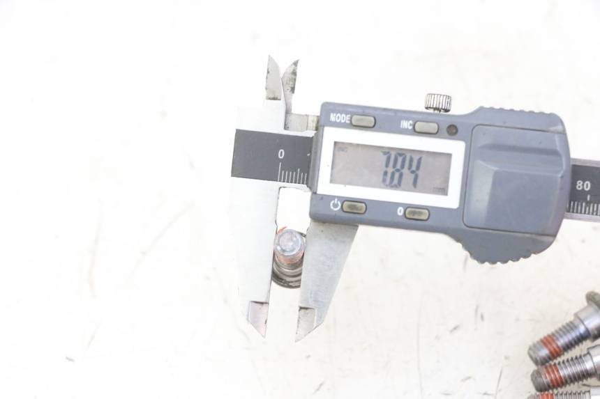 photo de BRAKE DISC BOLT HONDA CBF 500 (2004 - 2007) - Alternative perspective