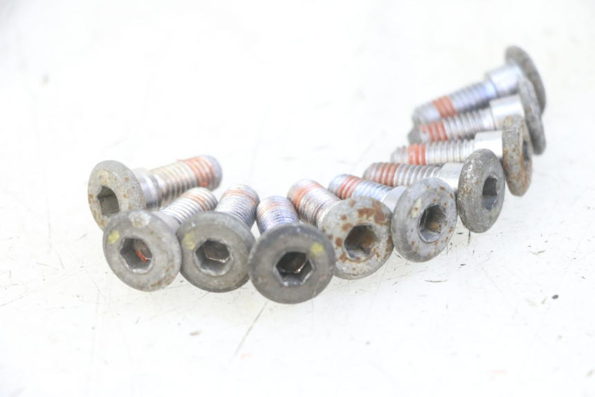 photo de BRAKE DISC BOLT HONDA CBF 500 (2004 - 2007) - Technical close-up