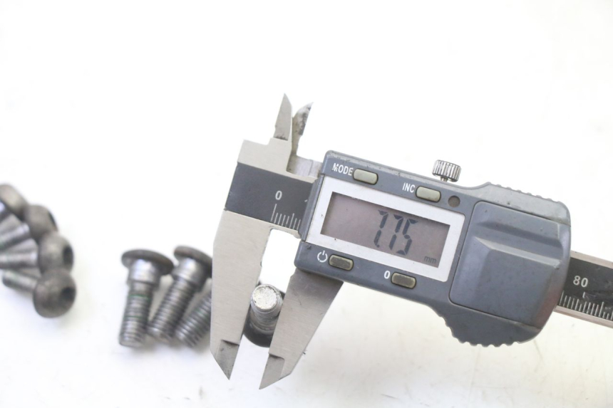 photo de BRAKE DISC BOLT HONDA CBR RR FIREBLADE 900 (1992 - 1994) - Technical close-up