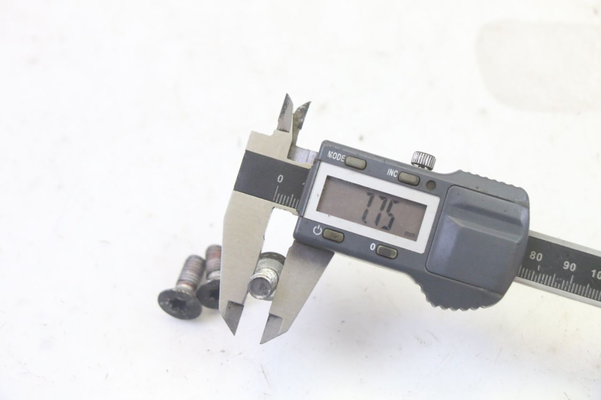 photo de BRAKE DISC BOLT PEUGEOT CITYSTAR 50 (2013 - 2017) - Surface and material condition