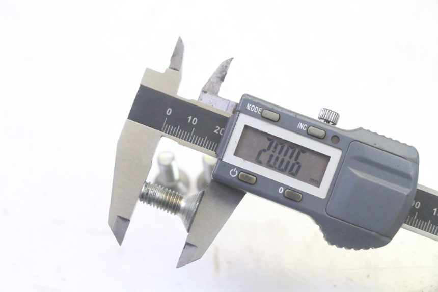 photo de BRAKE DISC BOLT PEUGEOT CITYSTAR 50 (2013 - 2017) - Alternative perspective