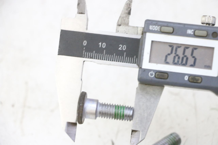 photo de BRAKE DISC BOLT HONDA FES S-WING SWING ABS 125 (2007 - 2015) - Technical close-up