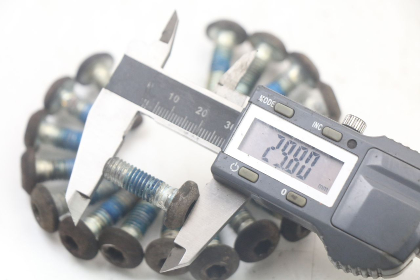 photo de BRAKE DISC BOLT YAMAHA FJ 3CX 1200 (1986 - 1996) - Zoom on usage condition