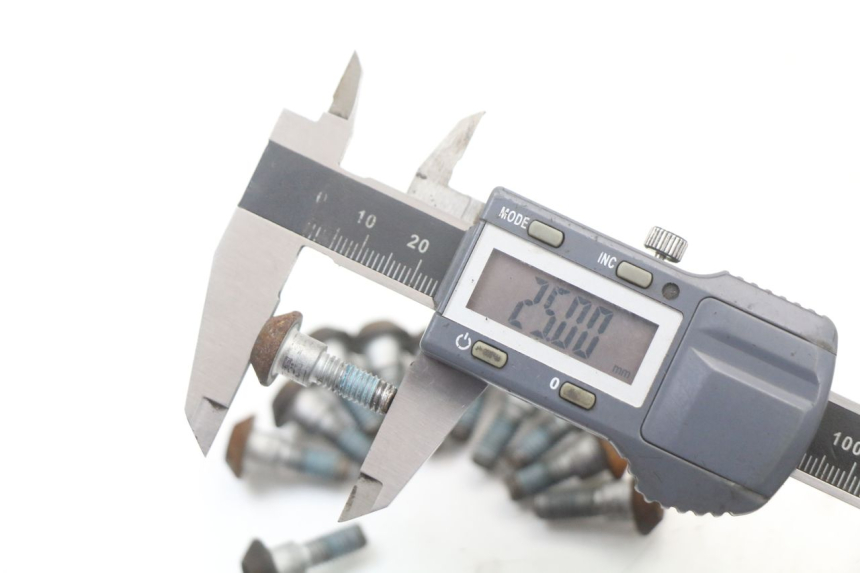 photo de BRAKE DISC BOLT YAMAHA FJR ABS 1300 (2006 - 2012) - Alternative perspective