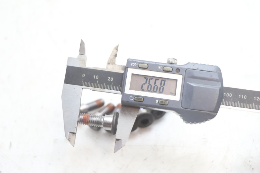 photo de BRAKE DISC BOLT HONDA FJS SILVER WING SILVERWING 400 (2005 - 2008) - Zoom on usage condition