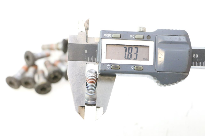 photo de BRAKE DISC BOLT HONDA FJS SILVER WING SILVERWING 400 (2005 - 2008) - Zoom on usage condition