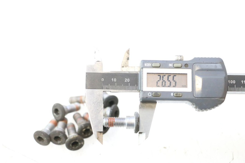 photo de BRAKE DISC BOLT HONDA FJS SILVER WING SILVERWING 400 (2005 - 2008) - Alternative perspective
