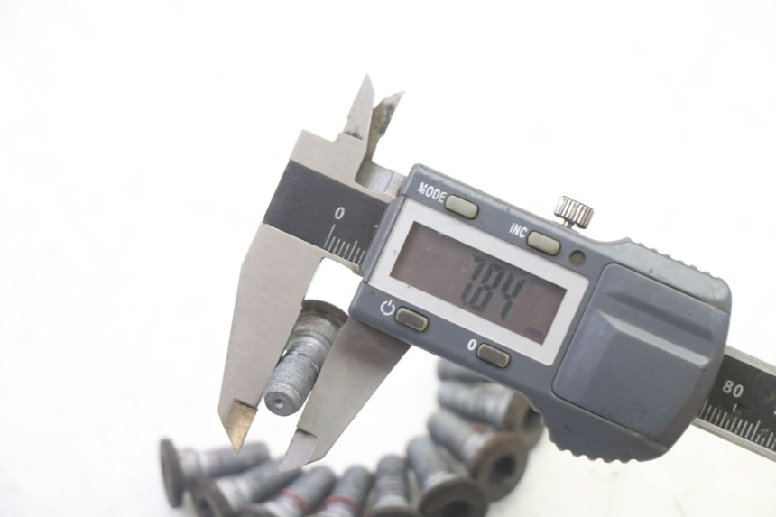 photo de BRAKE DISC BOLT BMW G310 R 310 (2016 - 2020) - Alternative perspective