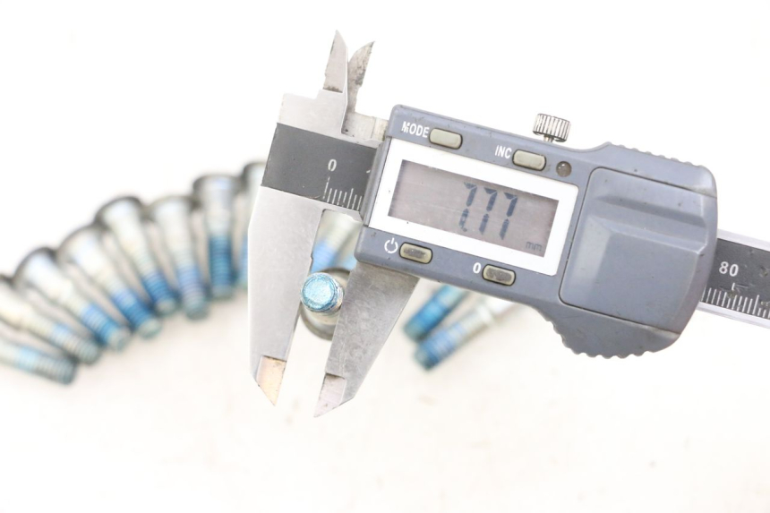 photo de BRAKE DISC BOLT SUZUKI GSF N BANDIT 600 (1996 - 1999) - Zoom on usage condition