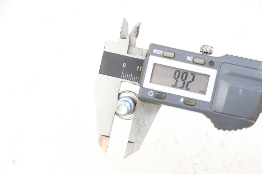 photo de BRAKE DISC BOLT SUZUKI GSR 750 (2011 - 2017) - Zoom on usage condition