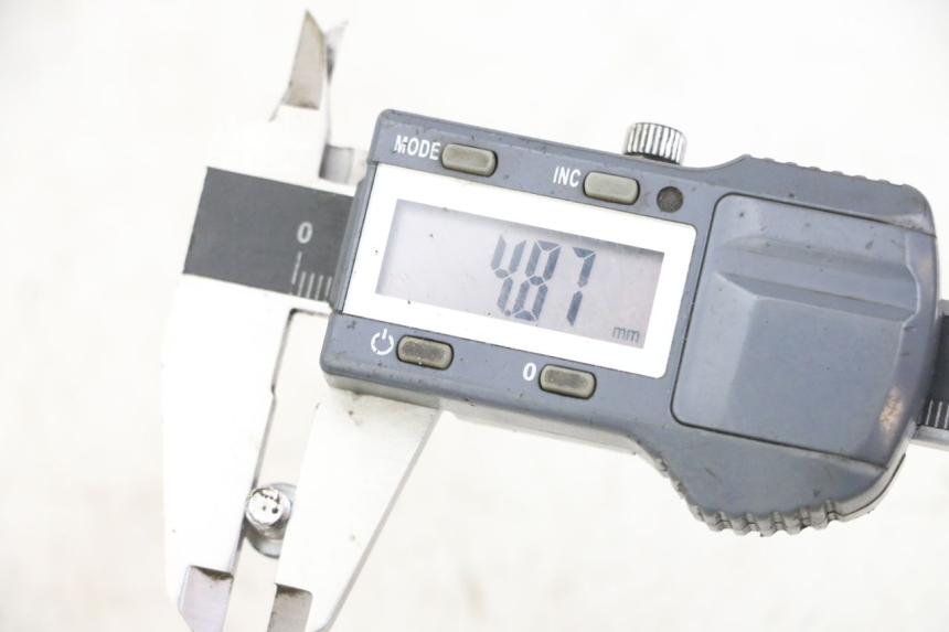 photo de BRAKE DISC BOLT HONDA FORZA 125 (2021 - 2025) - Alternative perspective