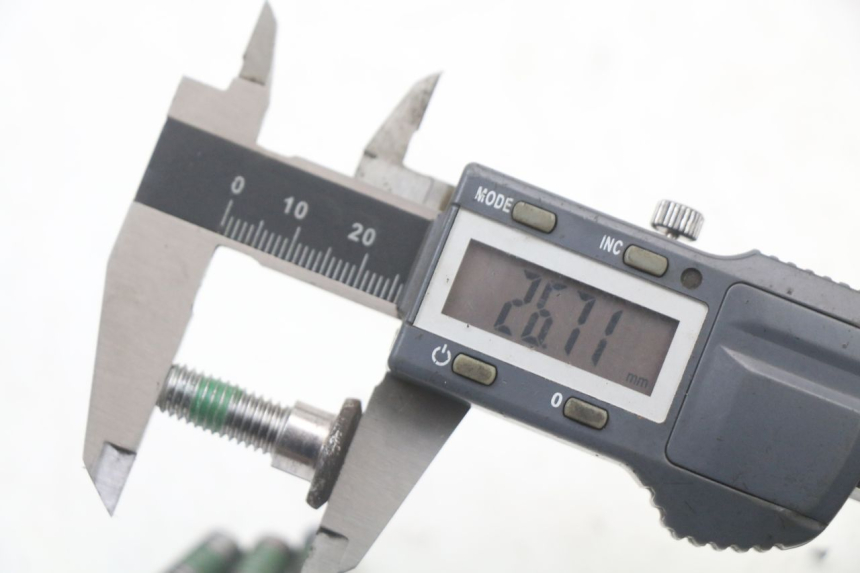 photo de BRAKE DISC BOLT HONDA NES AROBASE 125 (2000 - 2003) - Zoom on usage condition