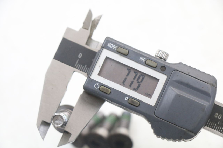 photo de BRAKE DISC BOLT HONDA NES AROBASE 125 (2000 - 2003) - Alternative perspective