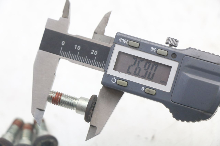 photo de BRAKE DISC BOLT HONDA PCX (JF28) 125 (2009 - 2011) - Alternative perspective