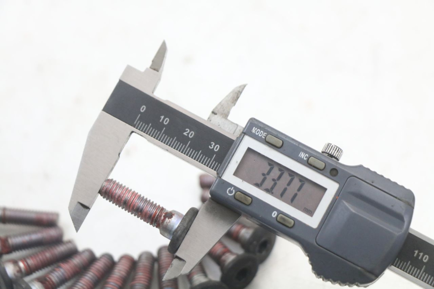 photo de BRAKE DISC BOLT KAWASAKI ZR7 ZR-7 S 750 (1999 - 2004) - Zoom on usage condition