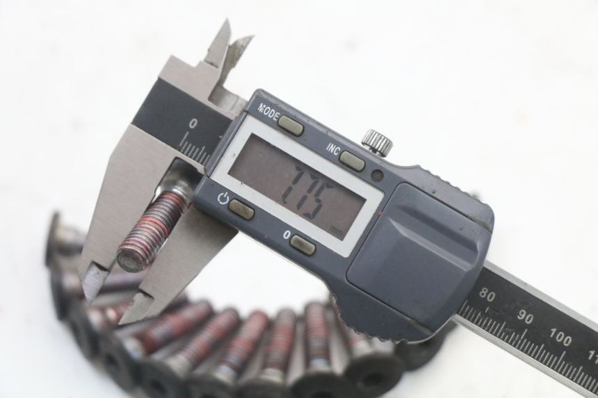 photo de BRAKE DISC BOLT KAWASAKI ZR7 ZR-7 S 750 (1999 - 2004) - Alternative perspective