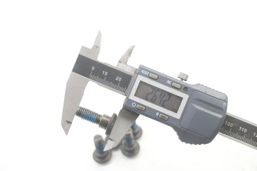 photo de BRAKE DISC BOLT KYMCO DINK 4T 50 (2007 - 2018) - Alternative perspective