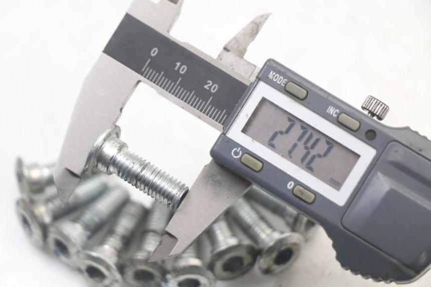 photo de BRAKE DISC BOLT MASAI SCRAMBLER SPORT 125 (2021 - 2025) - Zoom on usage condition