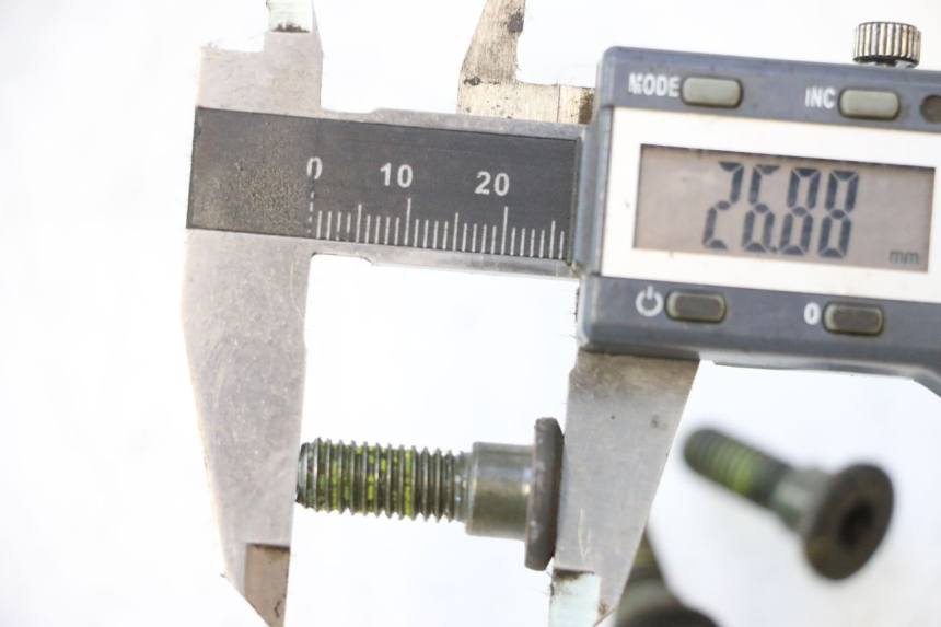 photo de BRAKE DISC BOLT SYM MIO 50 (2005 - 2010) - Zoom on usage condition