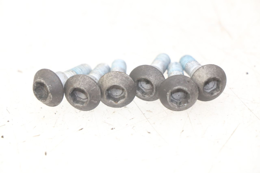 photo de BRAKE DISC BOLT YAMAHA MT ABS 125 (2014 - 2018) - Alternative perspective