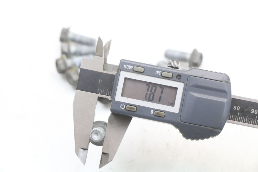 photo de BRAKE DISC BOLT MOTO GUZZI NORGE 8V GT 1200 (2011 - 2016) - Technical close-up