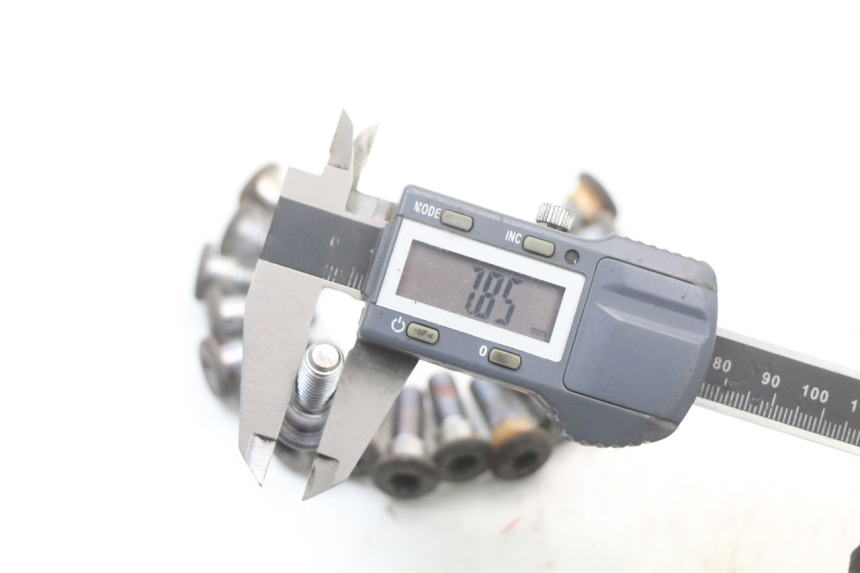 photo de BRAKE DISC BOLT HONDA NTV DEAUVILLE 650 (1998 - 2001) - Technical close-up