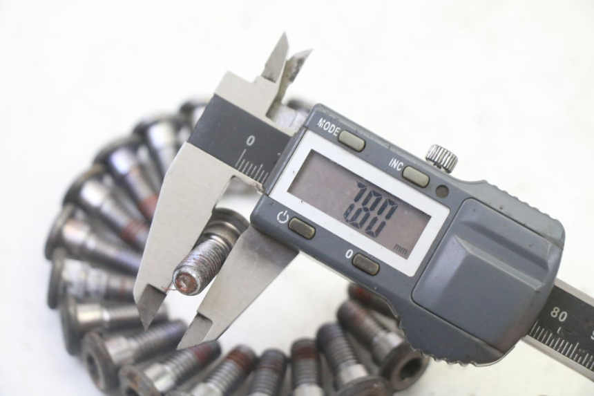 photo de BRAKE DISC BOLT HONDA NTV DEAUVILLE 650 (2001 - 2006) - Alternative perspective