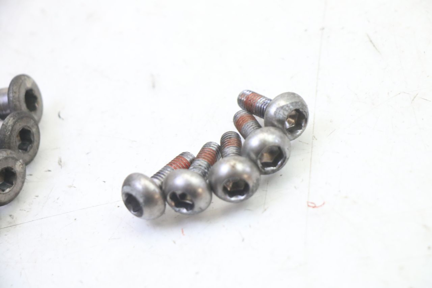 photo de BRAKE DISC BOLT HONDA NTV DEAUVILLE 650 (2001 - 2006) - Technical close-up