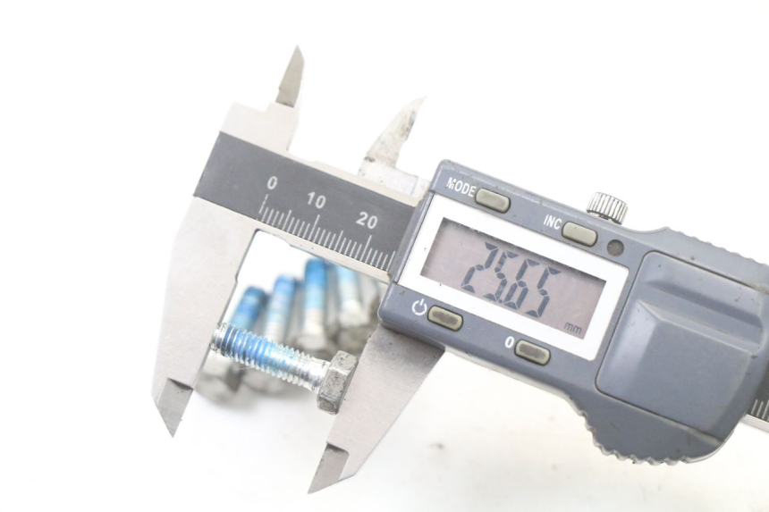 photo de BRAKE DISC BOLT PIAGGIO NRG POWER PUREJET 50 (2018 - 2021) - Technical close-up