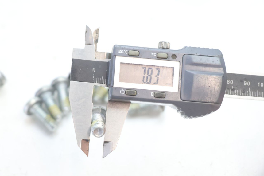 photo de BRAKE DISC BOLT HARLEY DAVIDSON ROAD GLIDE FLTRXSE 1920 (2018 - 2022) - Fixing points details