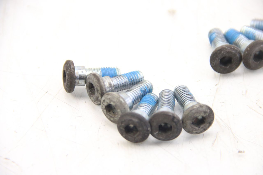 photo de BRAKE DISC BOLT DAELIM S3 125 (2010 - 2017) - Technical close-up