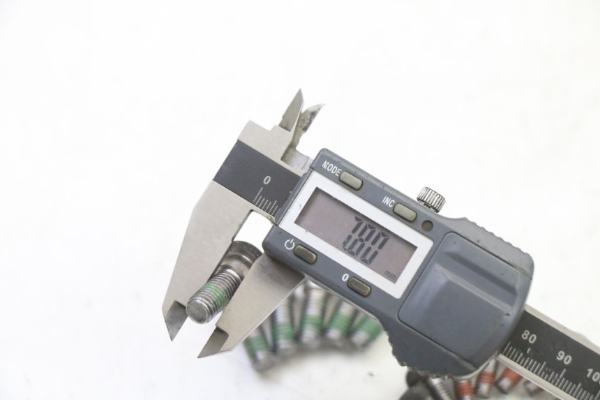 photo de BRAKE DISC BOLT HONDA ST PAN EUROPEAN 1300 (2002 - 2013) - Technical close-up