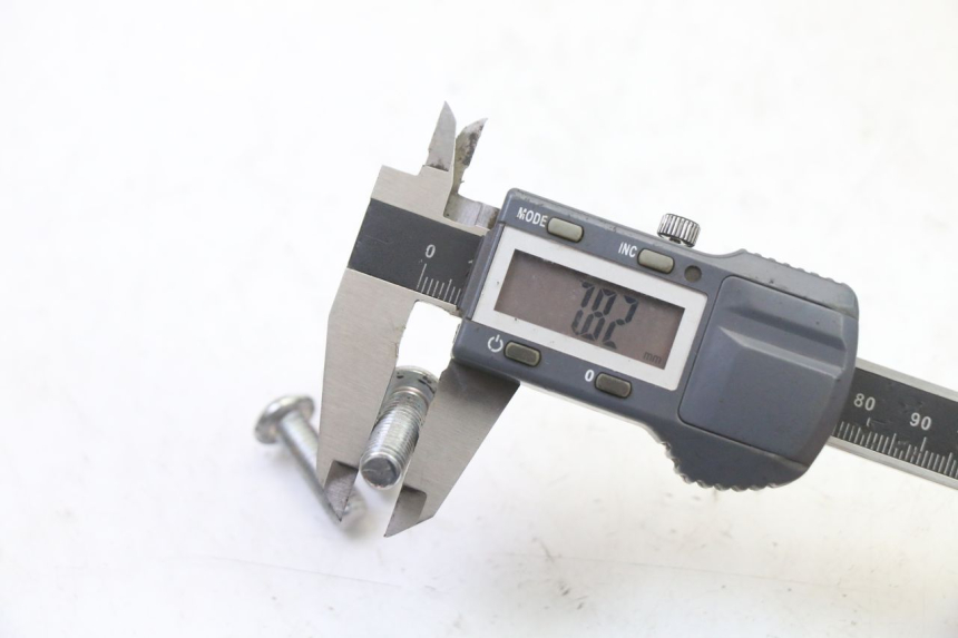 photo de BRAKE DISC BOLT PEUGEOT STREETZONE I NAKED 2T 50 (2018 - 2020) - Technical close-up