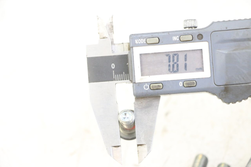 photo de BRAKE DISC BOLT SUZUKI BURGMAN 125 (2018 - 2021) - Zoom on usage condition