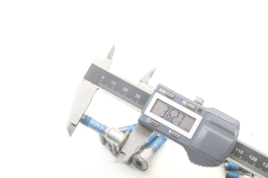 photo de BRAKE DISC BOLT SUZUKI GSX F GSXF 650 (2007 - 2015) - Technical close-up