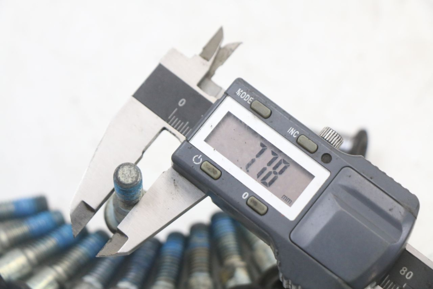 photo de BRAKE DISC BOLT SUZUKI SV S 650 (1999 - 2002) - Alternative perspective