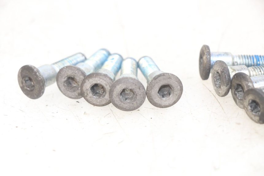 photo de BRAKE DISC BOLT SUZUKI SV N 650 (1999 - 2002) - Fixing points details