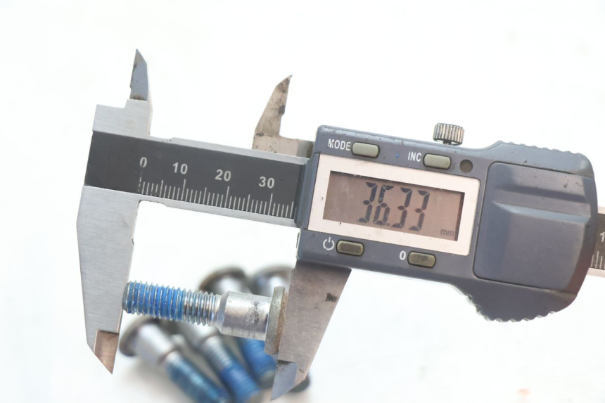 photo de BRAKE DISC BOLT SUZUKI SV S 650 (2003 - 2009) - Alternative perspective