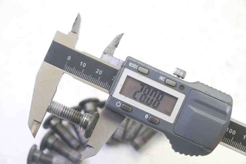 photo de BRAKE DISC BOLT PEUGEOT TWEET PRO EFI 4T 50 (2021 - 2022) - Alternative perspective