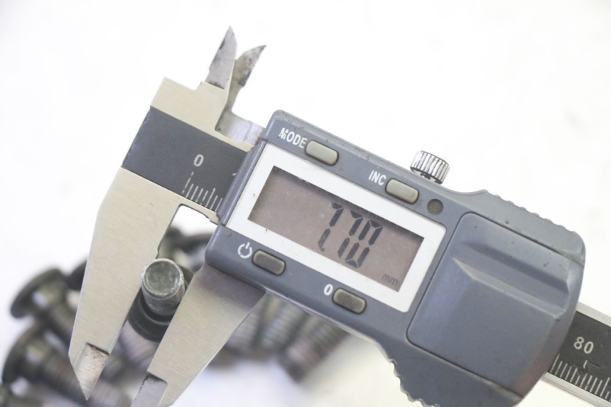 photo de BRAKE DISC BOLT PEUGEOT TWEET PRO EFI 4T 50 (2021 - 2022) - Technical close-up