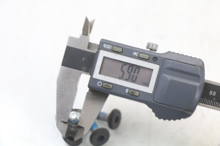 photo de BRAKE DISC BOLT YAMAHA X-MAX XMAX 250 (2006 - 2009) - Alternative perspective