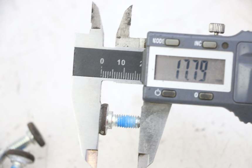 photo de BRAKE DISC BOLT YAMAHA X-MAX XMAX 250 (2006 - 2009) - Component detail