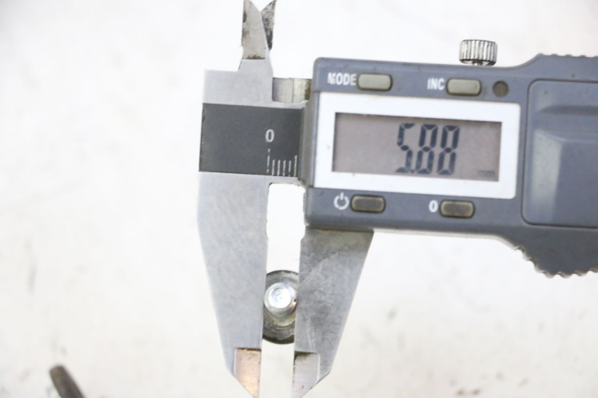 photo de BRAKE DISC BOLT YAMAHA X-MAX XMAX 250 (2006 - 2009) - Zoom on usage condition