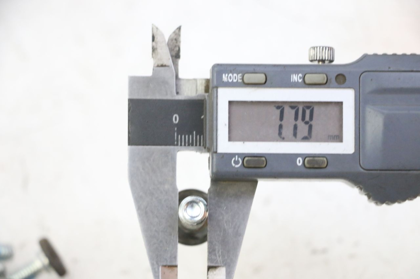 photo de BRAKE DISC BOLT YAMAHA X-MAX XMAX 250 (2006 - 2009) - Alternative perspective