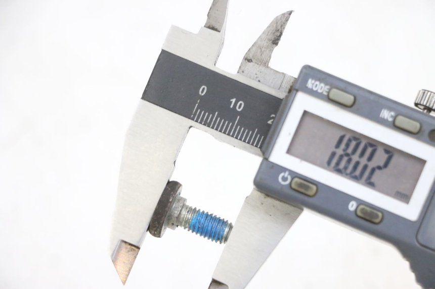 photo de BRAKE DISC BOLT YAMAHA XMAX X-MAX 125 (2006 - 2009) - Alternative perspective