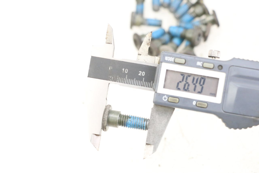 photo de BRAKE DISC BOLT KYMCO XCITING 250 (2006 - 2009) - Zoom on usage condition