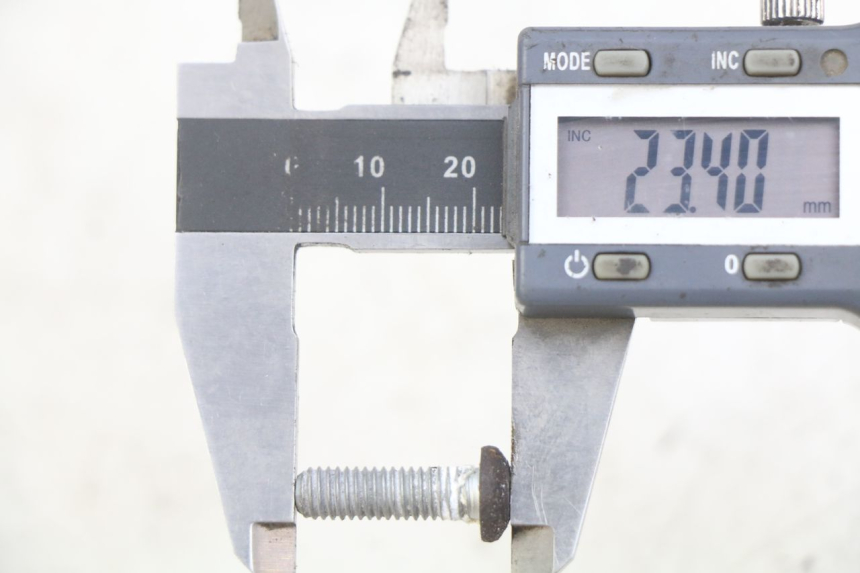 photo de BRAKE DISC BOLT PIAGGIO XEVO - X EVO 125 (2007 - 2017) - Zoom on usage condition