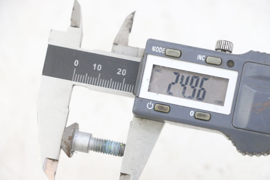 photo de BRAKE DISC BOLT YAMAHA XJ6 ABS 600 (2008 - 2016) - Zoom on usage condition